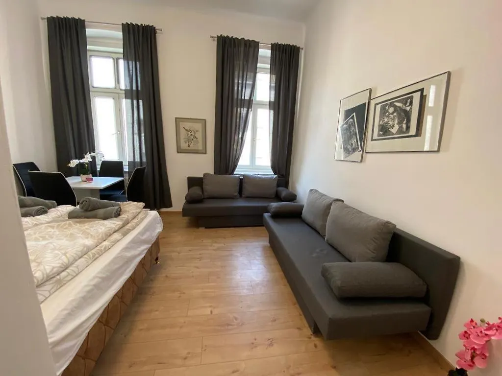 Quad-Room Near Prater Stern Vienna Apartment