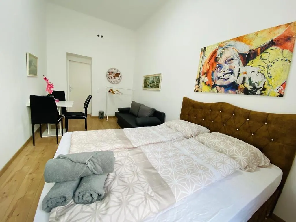 Quad-Room Near Prater Stern Βιέννη 0*,  Αυστρία
