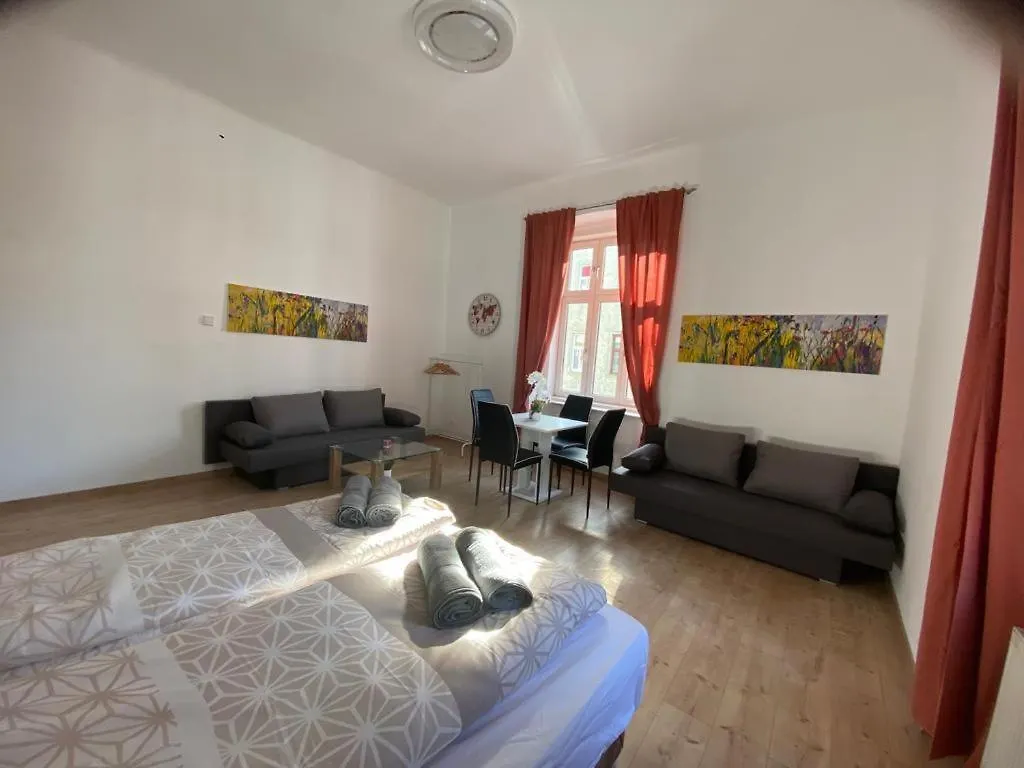 Quad-Room Near Prater Stern Wiedeń Apartament