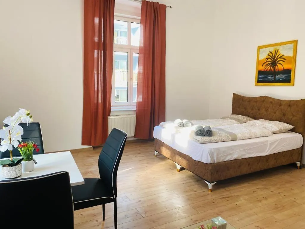 Quad-Room Near Prater Stern Wiedeń Apartament